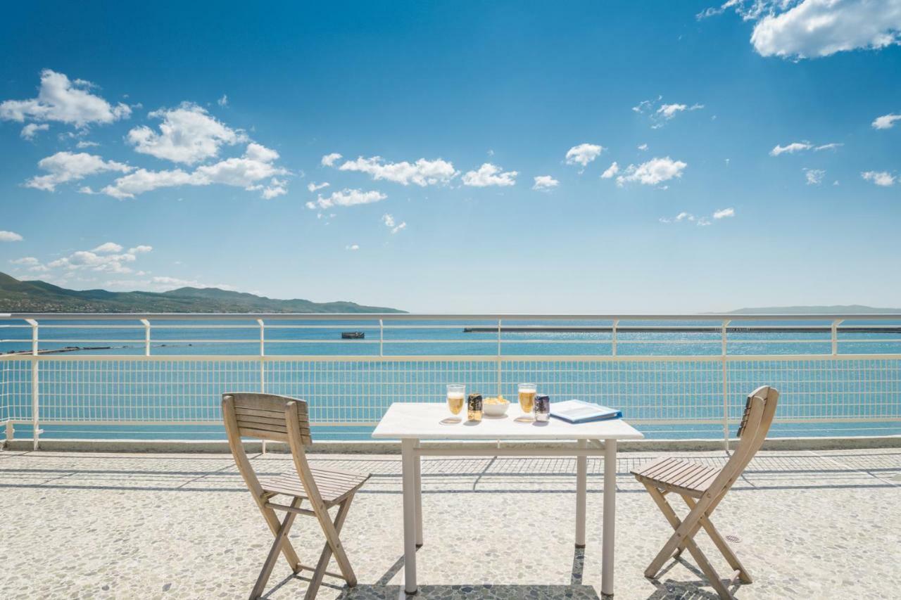 Апартаменти Seafront Penthouse Leo Каламата Екстер'єр фото